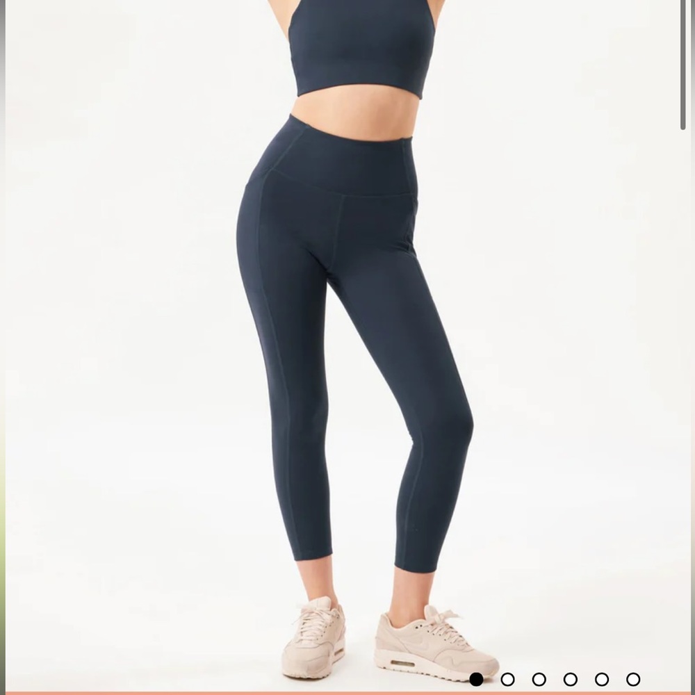 LIKE NEW girlfriend Compressive Pocket Legging